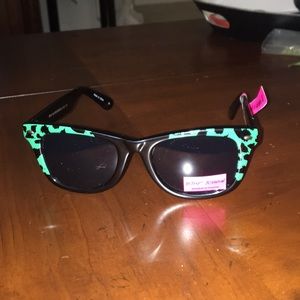 Betsey Johnson green leopard and black sunglasses